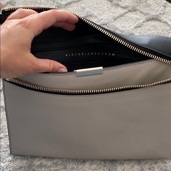 A Victoria Beckham crossbody - Picture 3 of 3